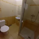 & فندق *