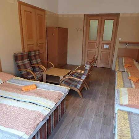 Hotel & Hostel Decin * דצ'ין