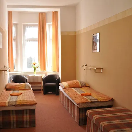 Hotel & Hostel Decin * Дечин